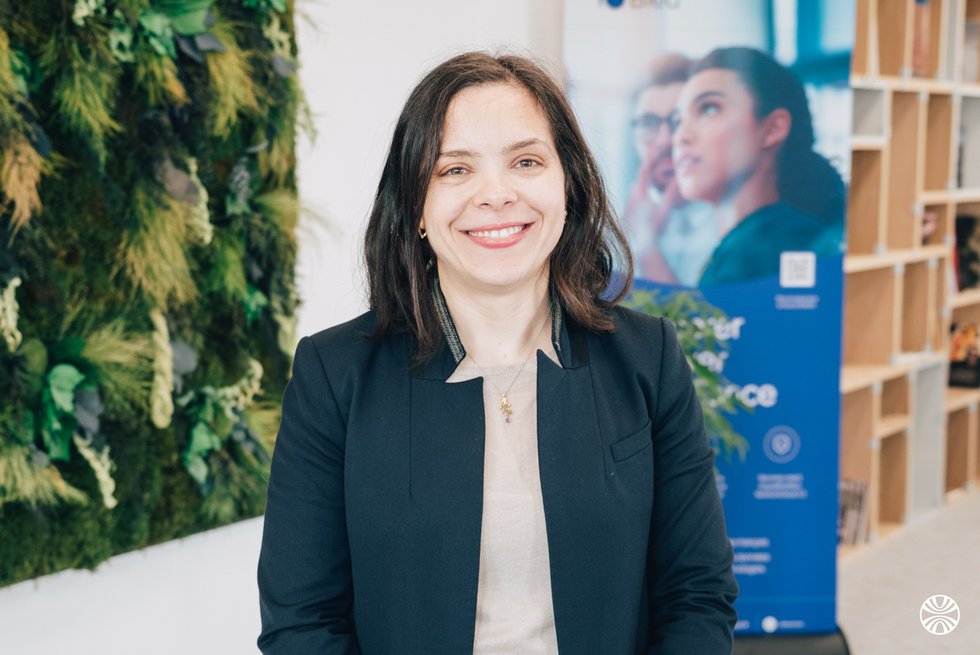 Rencontrez Aroussia, Directrice des Systèmes d'Information - Bleu
