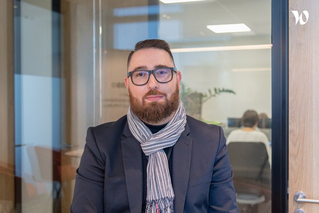 Rencontrez Cyrille, Directeur de la Ligne de Marché Économie Sociale - In Extenso