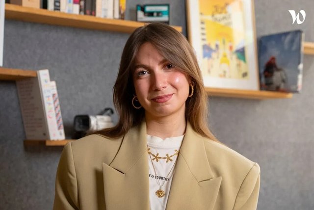 Rencontrez Justine, Directrice de clientèle - R2 agence créative indépendante