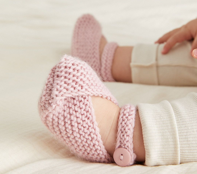 Envie de tricoter vos premiers chaussons pour bébé ? Rendez-vous pour le cours n°1 du parcours initiation tricot bébé ! - HAPPYWOOL.COM