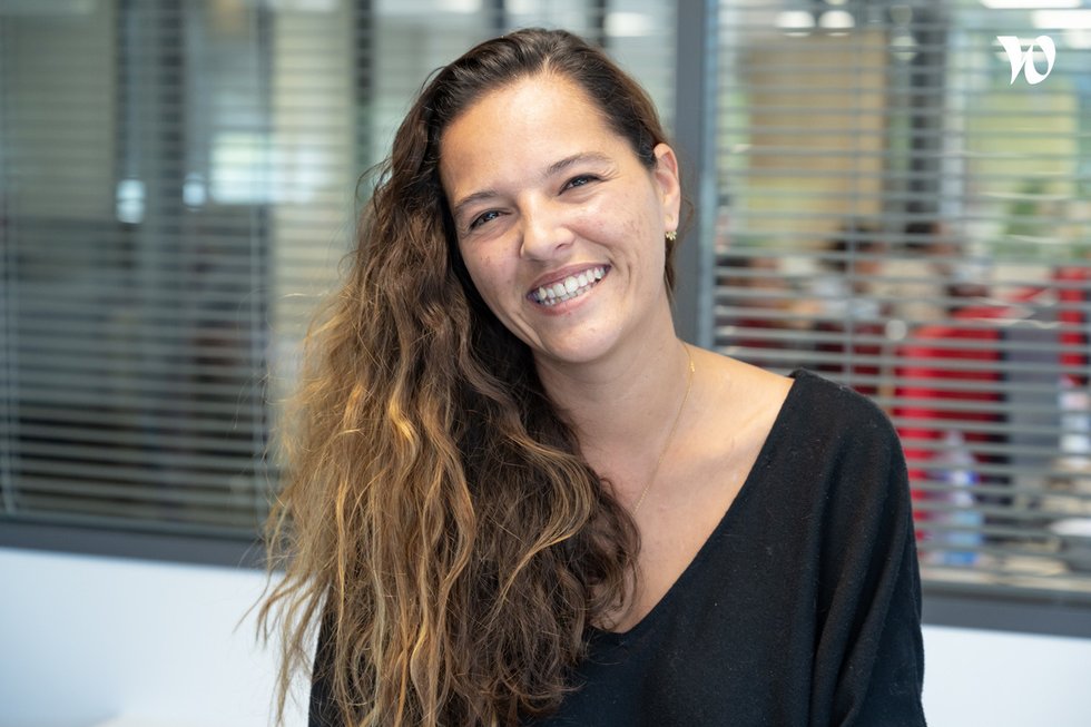 Rencontrez Laura, Experte à distance - Groupe ADENES