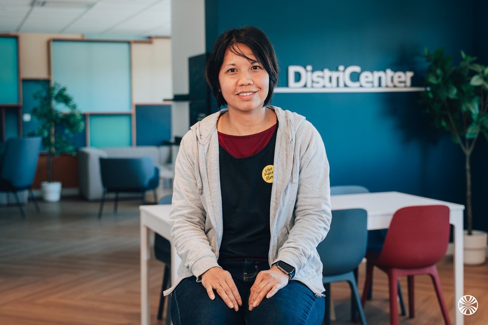Rencontrez Phetsamone, Agent Logistique - DistriCenter