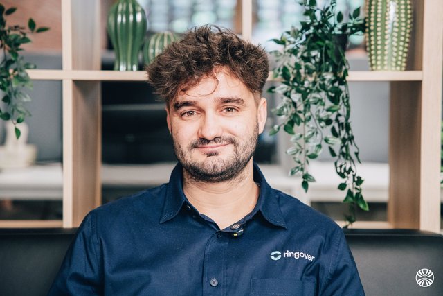 Rencontrez Arnau, BDR - RINGOVER GROUP