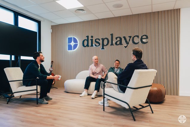 Displayce