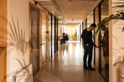 Retour au bureau, quelles règles sanitaires mon employeur doit respecter ?