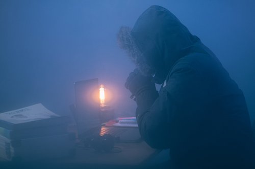 8 méthodes (non certifiées) pour ne pas geler dans l'open space cet hiver