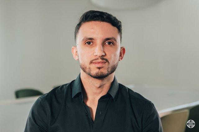 Rencontrez Anisse, Responsable Performance Client - Entrepreneurs.com