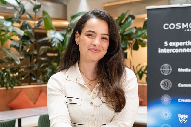 Rencontrez Kenza, Paid media consultant - COSMO5