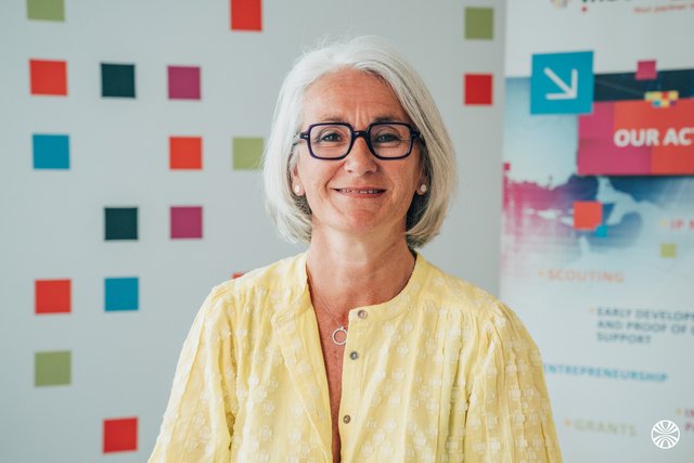 Rencontrez Karine, Responsable juridique - Inserm Transfert
