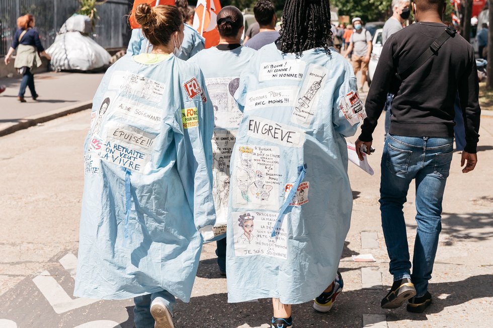 Le personnel soignant dans la rue pour faire pression sur le gouvernement