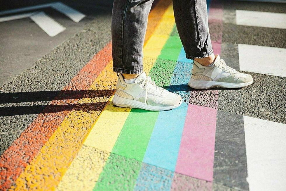 Jen čtvrtina LGBT+ lidí v Česku v práci plně přizná svou orientaci
