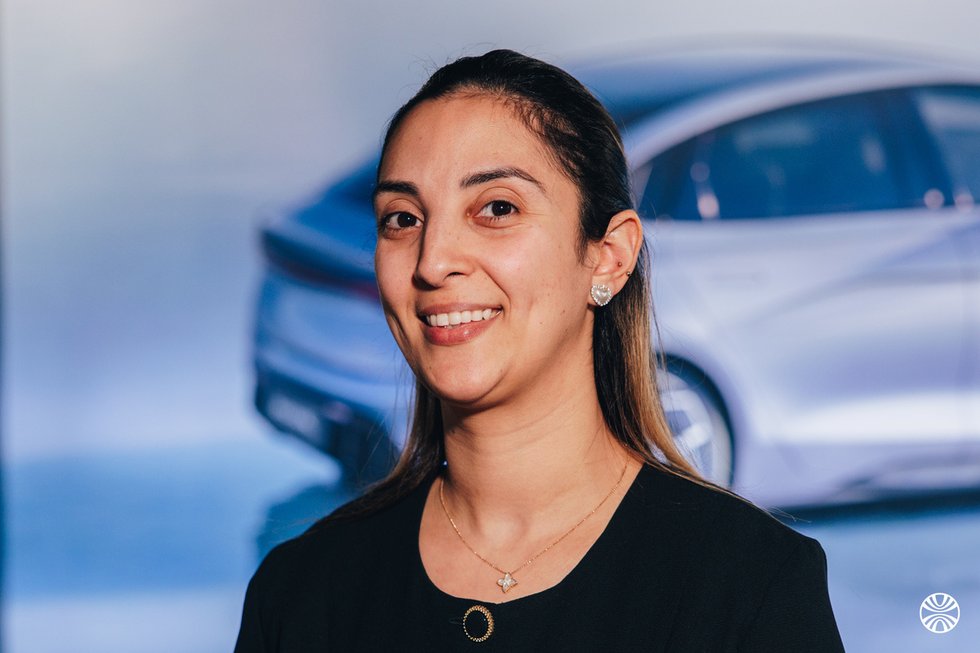 Rencontrez Donia, Commerciale - HARMONY AUTO FRANCE