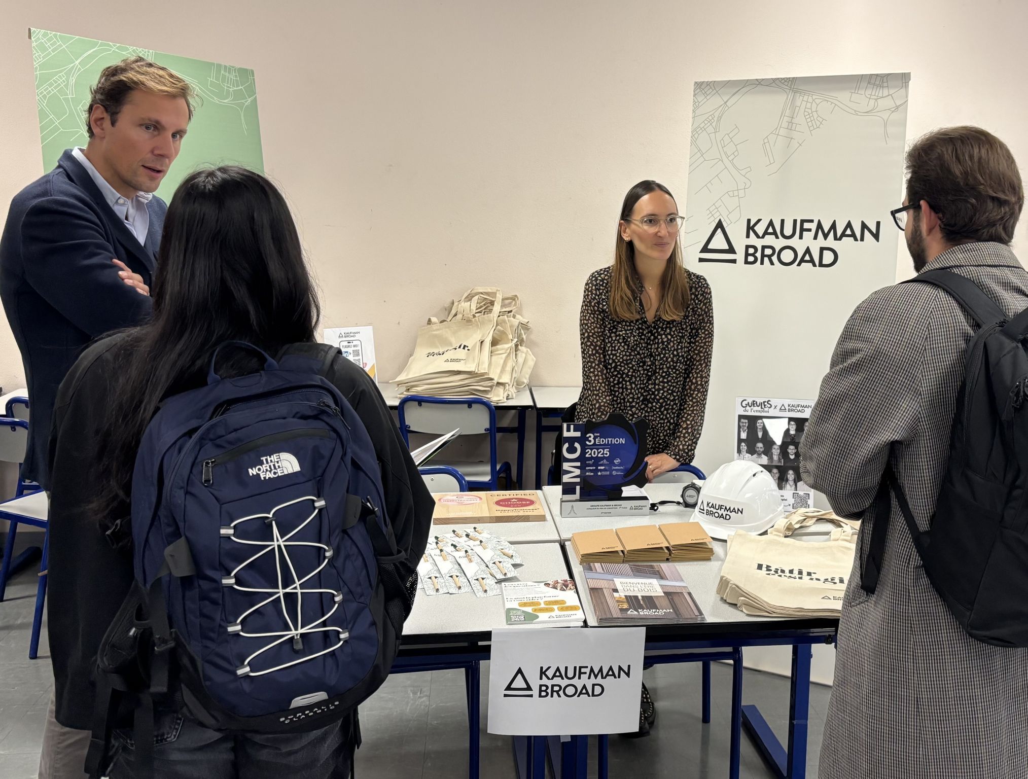 RELATIONS ÉCOLES - La Team KB présente au job dating de l’ESTP Cachan !