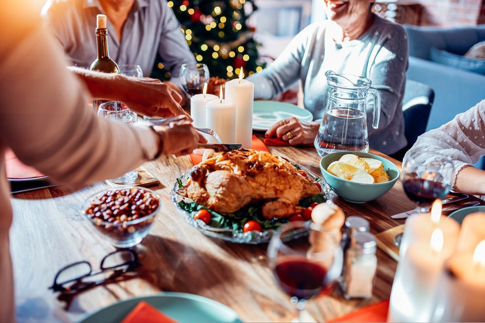 Repas de famille : ces proches qui nous rappellent (un peu trop) nos collègues