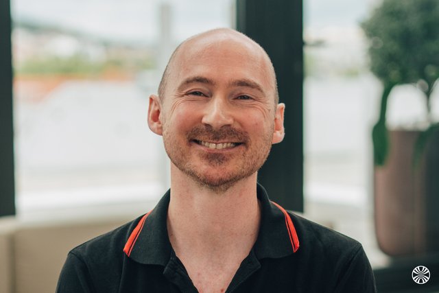 Rencontrez Sébastien, Responsable adjoint de l'agence de Paris et expert en électricité industrielle - setec énergie environnement