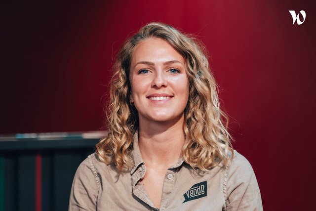 Rencontrez Noémie, Coach réseaux - Groupe V and B