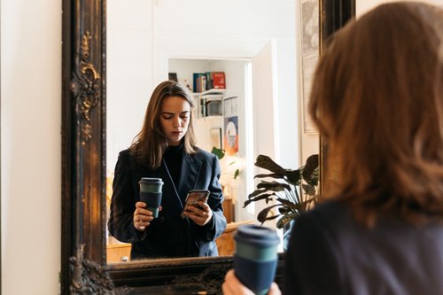 Au bureau comme à la maison, la charge affective pèse sur les femmes