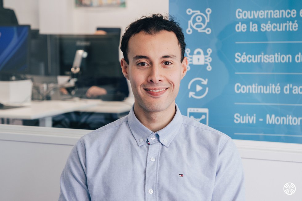 Rencontrez Yanis, Consultant Gouvernance Sécurité - PÉRENNE'IT