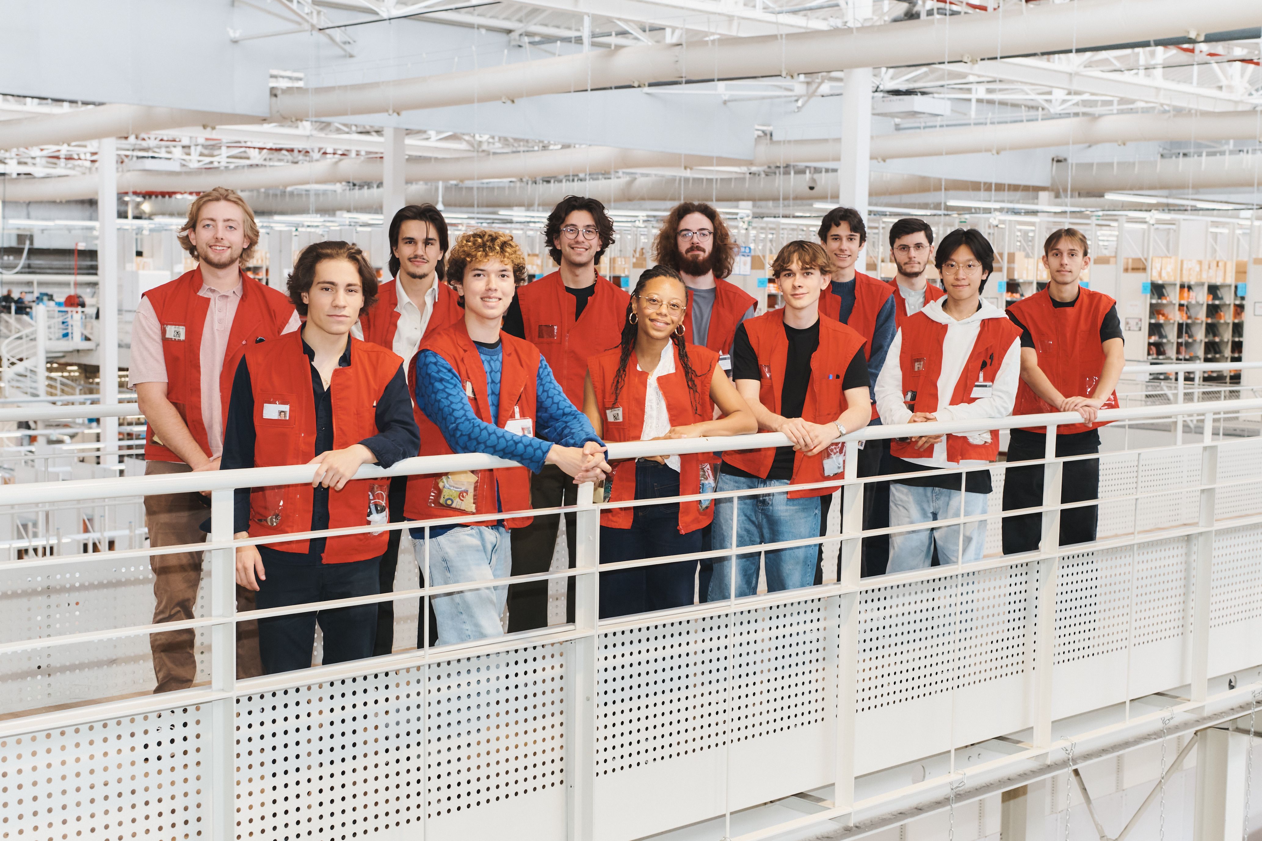 Cet été, Hermès propose des stages ouvriers au sein de ses entités industrielles. Une opportunité unique pour des étudiants de première année d’écoles d’ingénieurs partenaires.