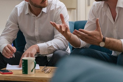 Cómo funciona una entrevista de trabajo en Mesa Redonda? - Formas Formación