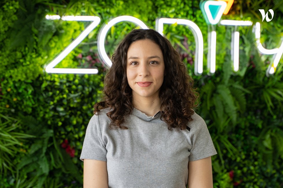 Rencontrez Fériel, Testeuse Front end - ZENITY
