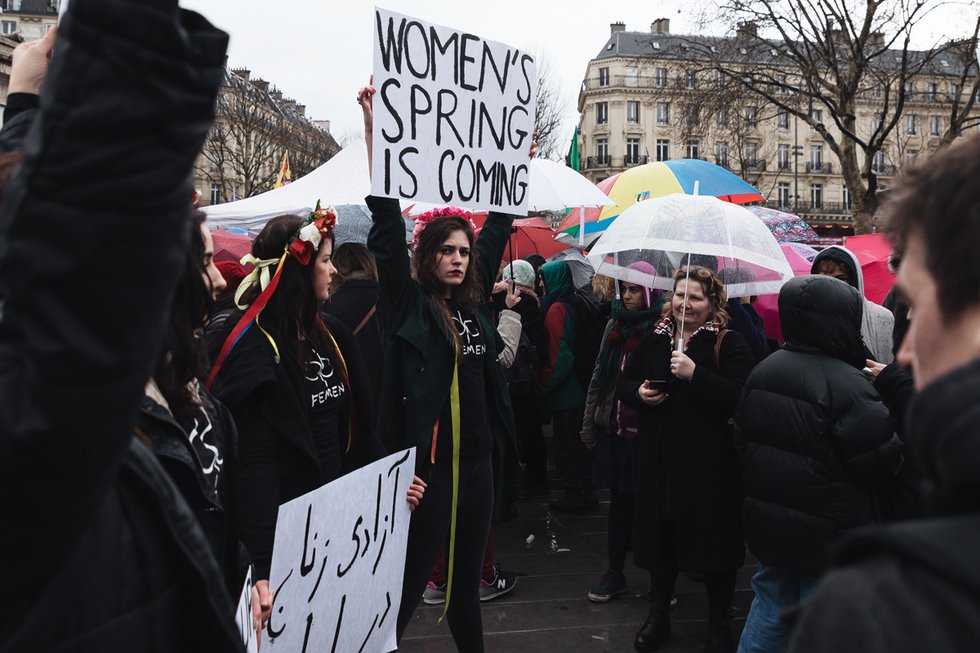 Inscrire nos activités militantes sur notre CV : bonne ou mauvaise idée ?