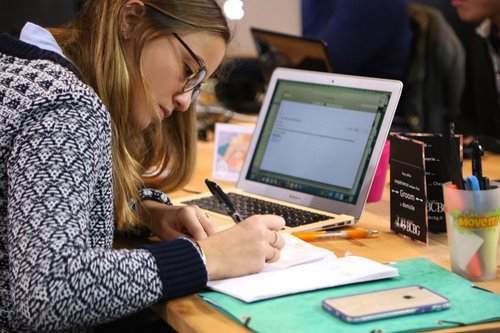 Postuler à l'étranger : comment faire le parfait CV en anglais ?