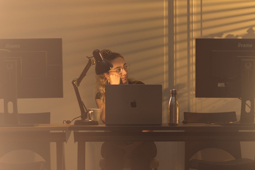 Seuls au bureau ou en télétravail : le spleen des étudiants en stage d’été 