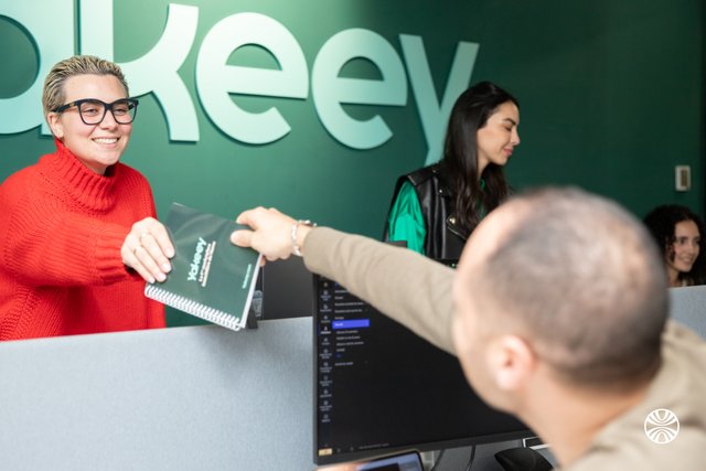 YAKEEY