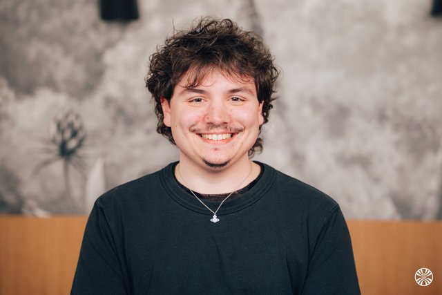 Rencontrez Ydriss, Assistant Graphiste - Komet France