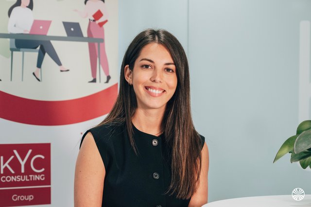 Rencontrez Marine, Responsable Communication - KYC Consulting
