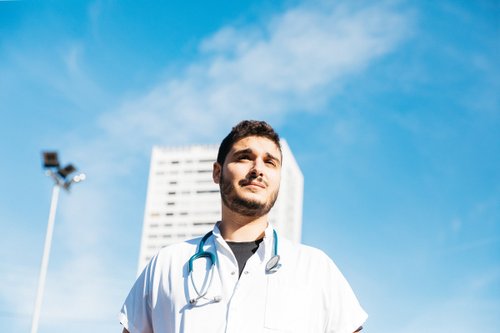  Doc Amine, médecin influenceur : « Les réseaux, c’est un peu mon défouloir »