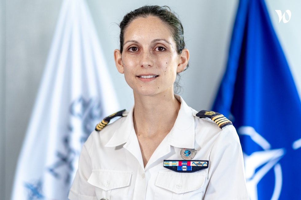 Rencontrez Commissaire principal Alyssa, affectée au Nato Space cen - Commissaires des Armées