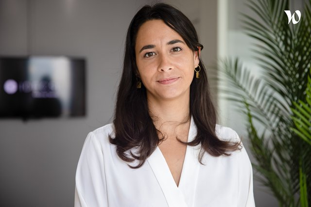 Rencontrez Mona, Responsable Marketing - IDECSI