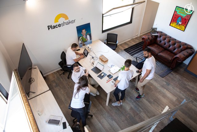 PLACESHAKER