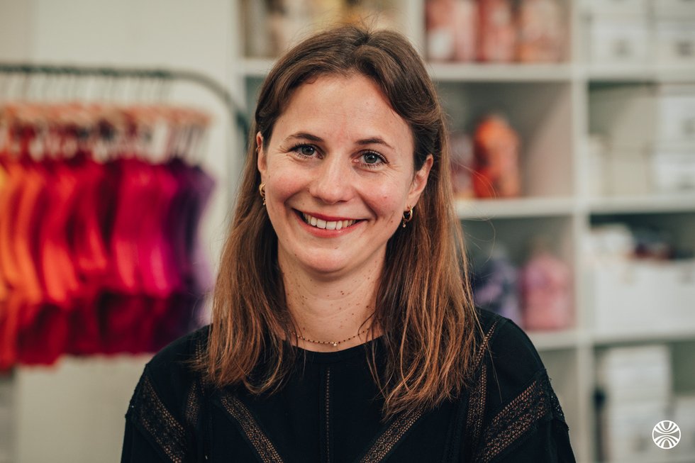 Rencontrez Ophélie, Responsable logistique transport et douane - ERES