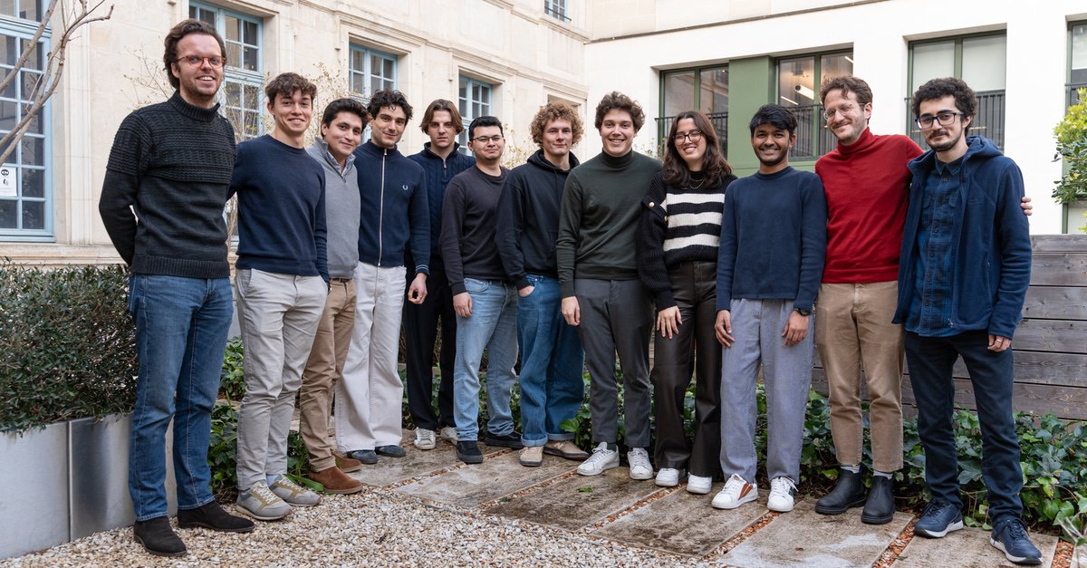 Stage Bras droit CEO (Stealth Startup) HelloSafe Stage à Paris