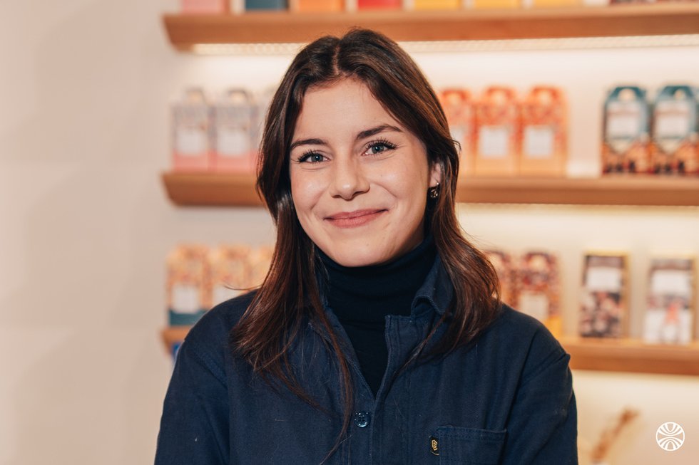 Rencontrez Léna, Première Vendeuse - L'Eclair de Génie