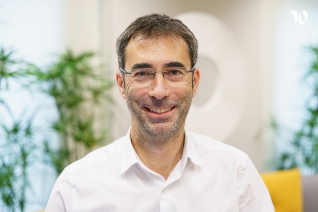 Rencontrez Édouard, HRBP SBS France - SBS