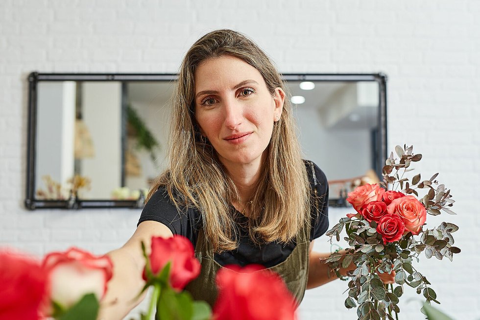 Dar carpetazo a una carrera en el lujo para ser florista: la historia de Rosa