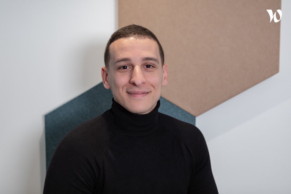 Meet Aref, Sales - Solutions Engineer  subtitle - HubSpot