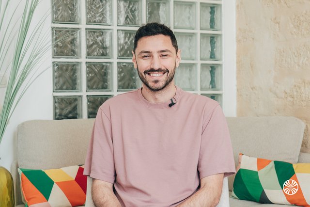 Rencontrez Adrian, Customer Care Specialist - Axeptio