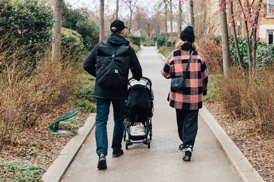 Travail et parentalité : comment la crise a redéfini la paternité