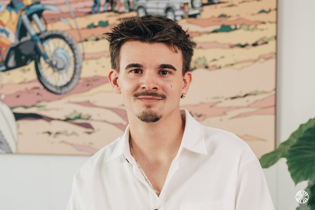 Rencontrez Enzo, Gestionnaire client - AMV