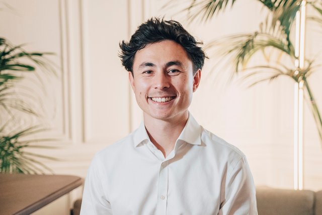 Rencontrez Thomas, Senior Analyst - Cambon Partners