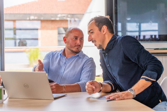 user.com - GROUPE POSITIVE