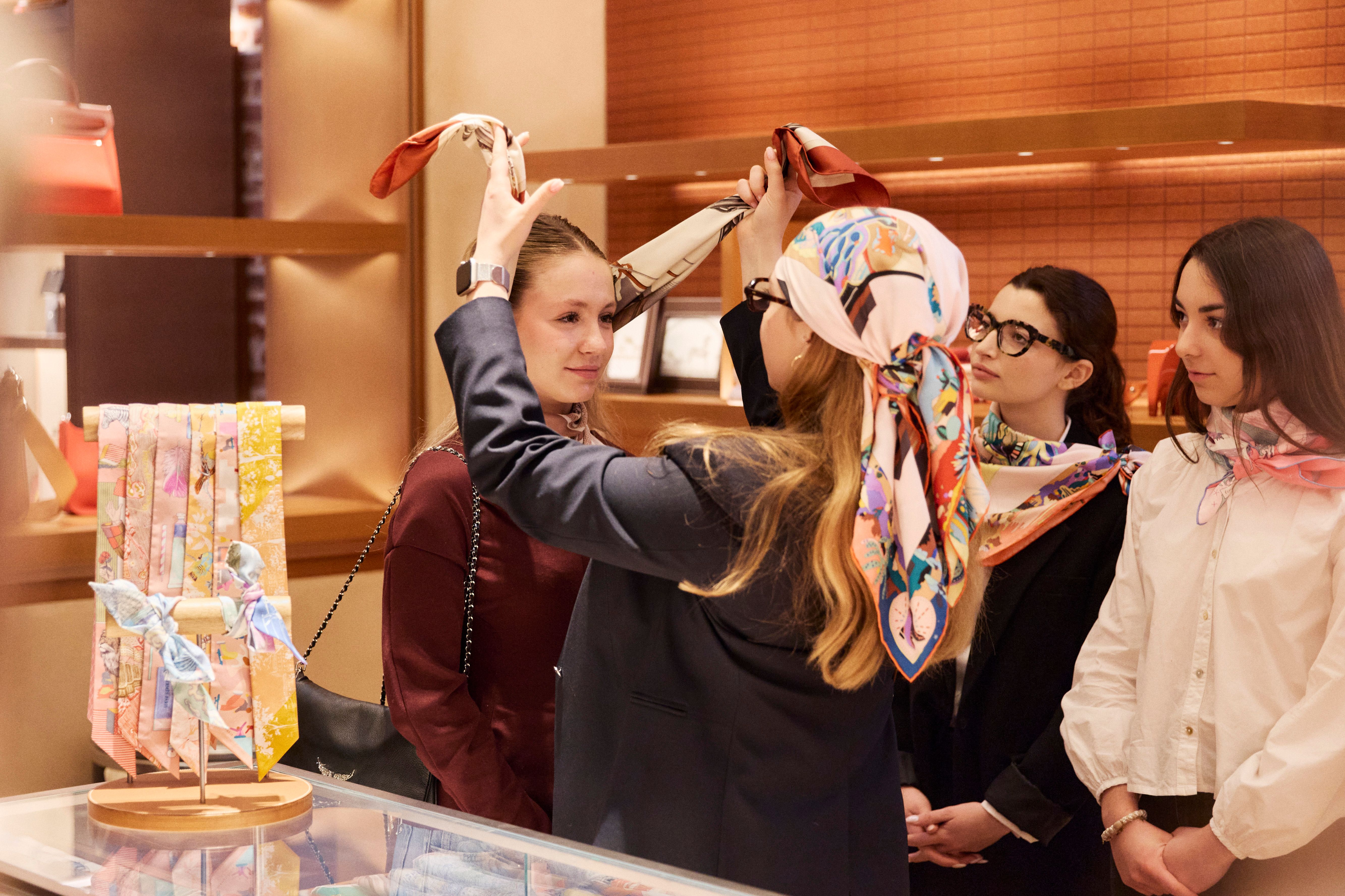 Chez Hermès, l’univers du retail se révèle sur le terrain. Retour sur une rencontre avec des étudiants de l’EDHEC Business School.