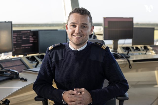 Découvrez la Marine nationale avec le capitaine Matthieu, chef de la circulation locale d’aérodrome