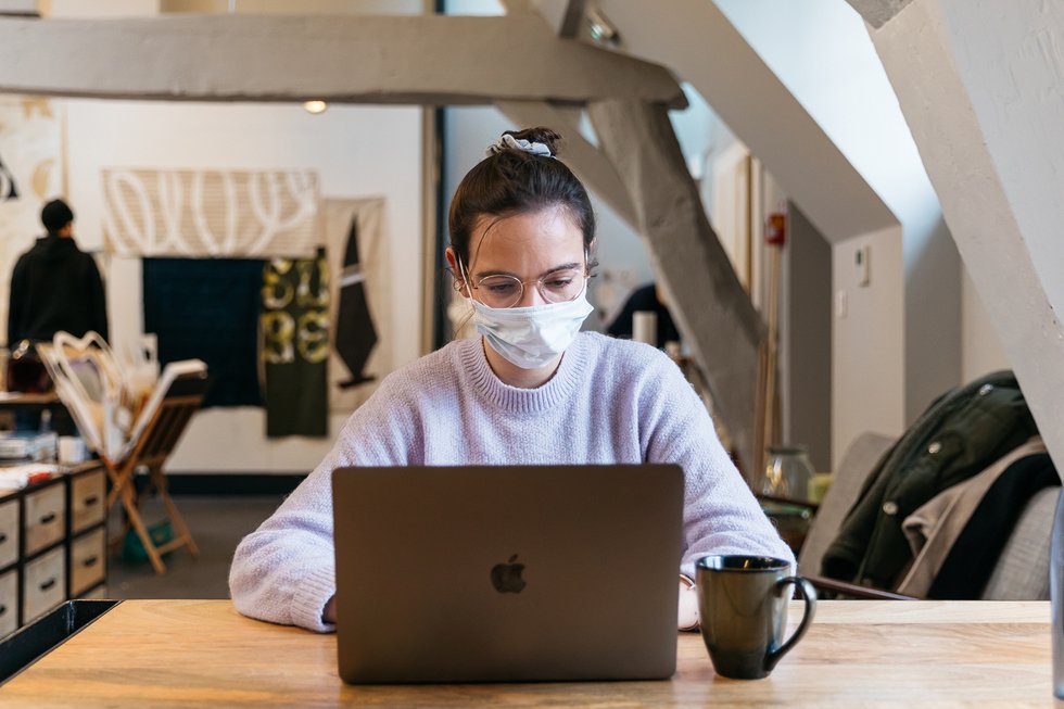 Mon entreprise doit-elle obligatoirement me fournir masques et gants ?