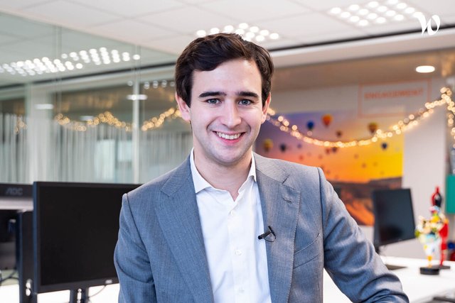 Rencontrez Constantin, Business manager senior